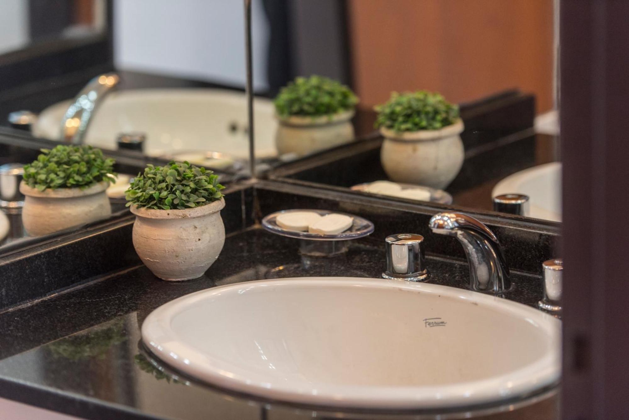 Novum Suites Cordoba Bagian luar foto